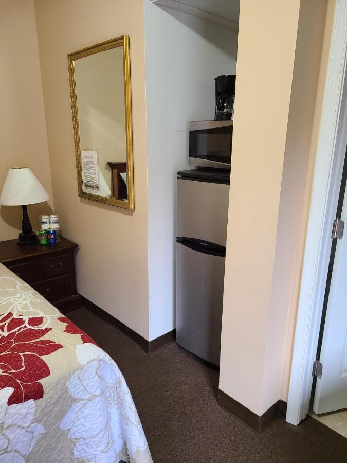 Clarysville Motel Frostburg Bagian luar foto