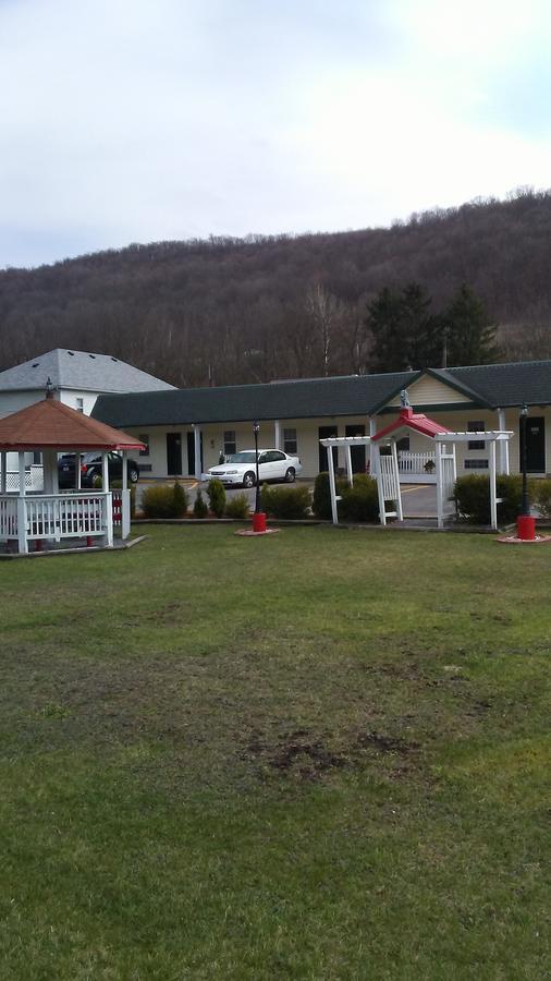 Clarysville Motel Frostburg Bagian luar foto