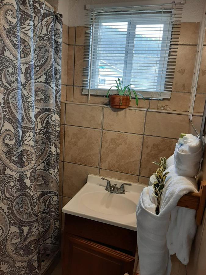 Clarysville Motel Frostburg Bagian luar foto